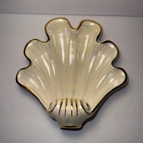 Vintage Lusterware Iridescent Clam Shell Scallop 22K Gold Trim - Picture 1 of 8